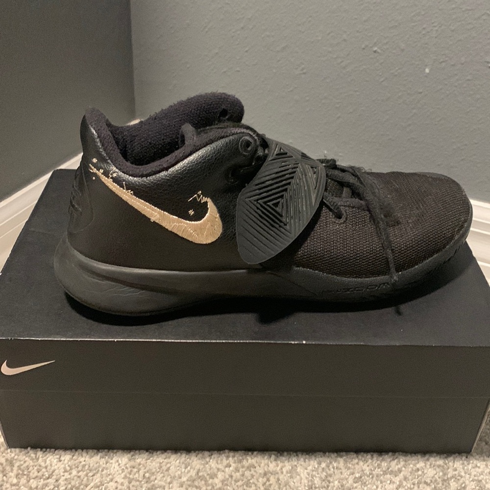 Kyrie Flytrap Lll - image 1